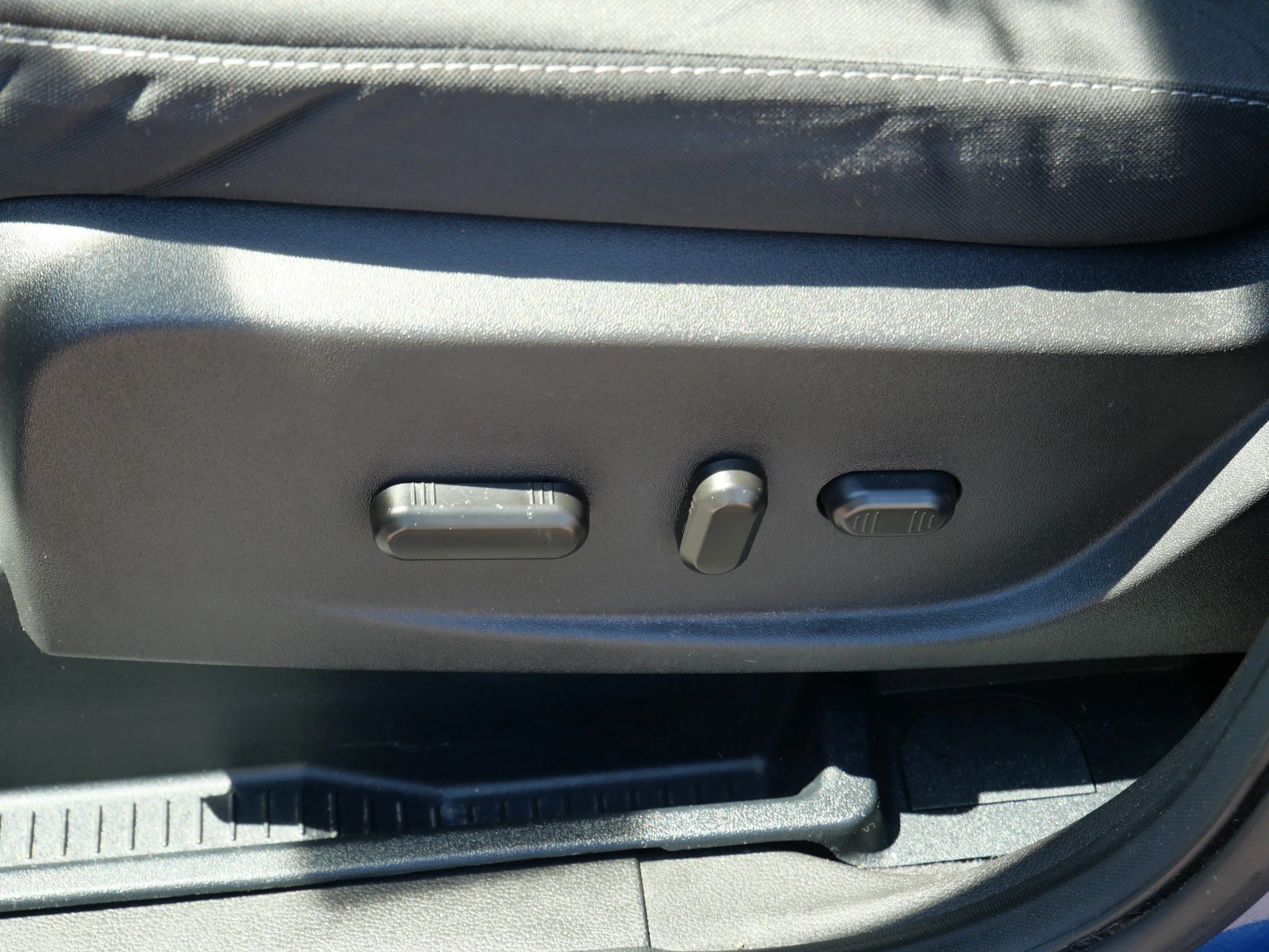 Used 2017 Lightning Blue Metallic Ford SE image 19