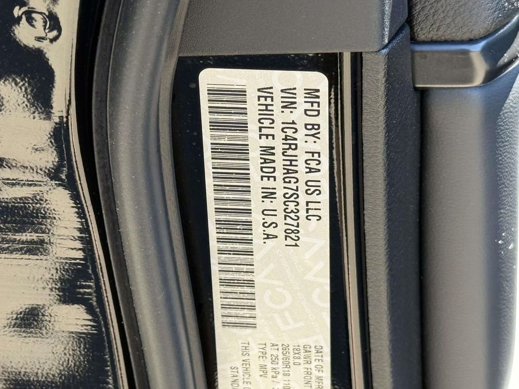 Used 2025 Black Jeep Altitude X image 33