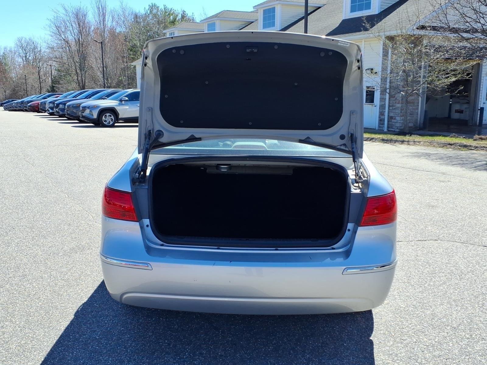 Used 2009 Bright Silver Hyundai Limited image 10