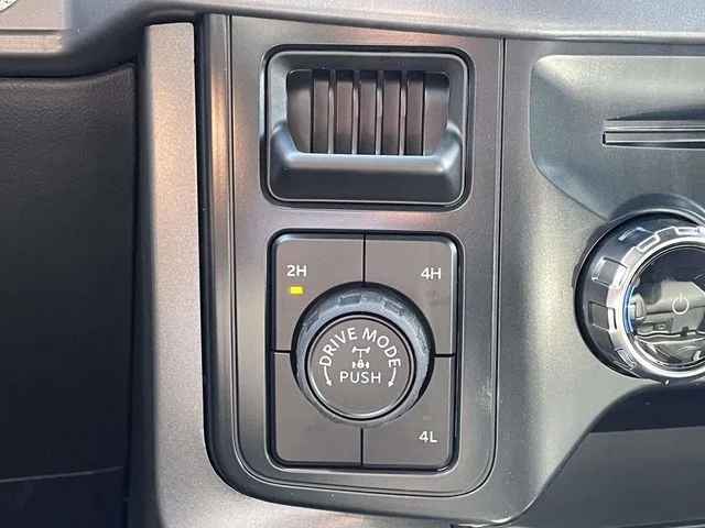 New 2026 Carbonized Gray Metallic Ford XLT image 29