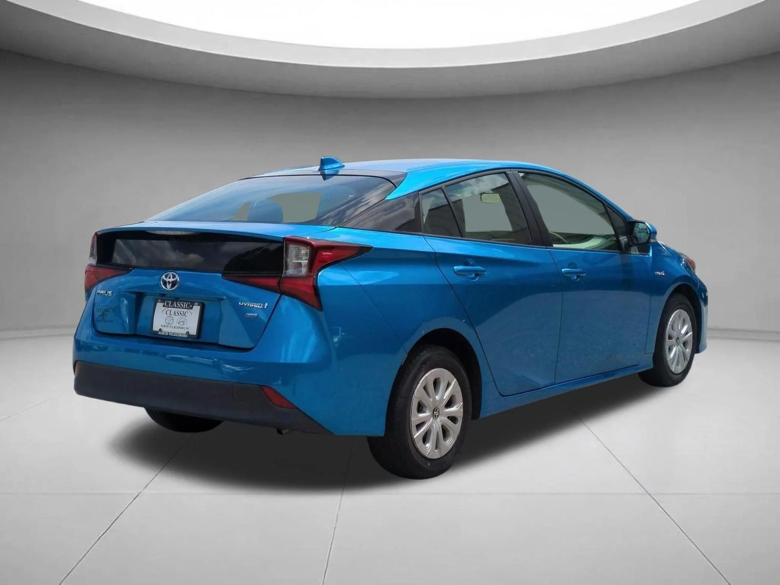 Used 2020 Electric Storm Blue Toyota XLE image 5
