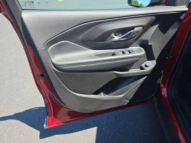 Used 2024 Volcanic Red Tintcoat GMC SLE image 11