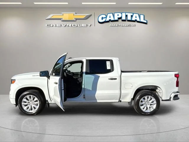 Used 2022 Summit White Chevrolet Custom image 9