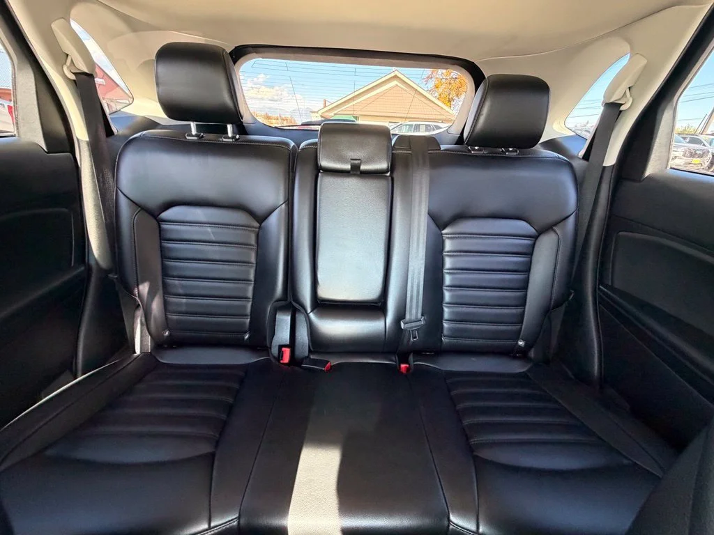 Used 2020 White Ford SEL image 17