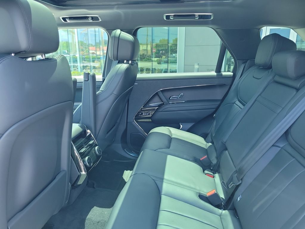 New 2026 Fuji White Land Rover Dynamic SE image 16