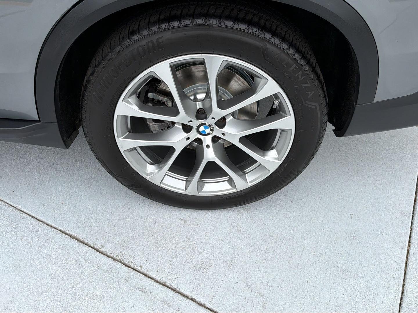 Used 2024 Skyscraper Grey Metallic BMW sDrive40i image 39