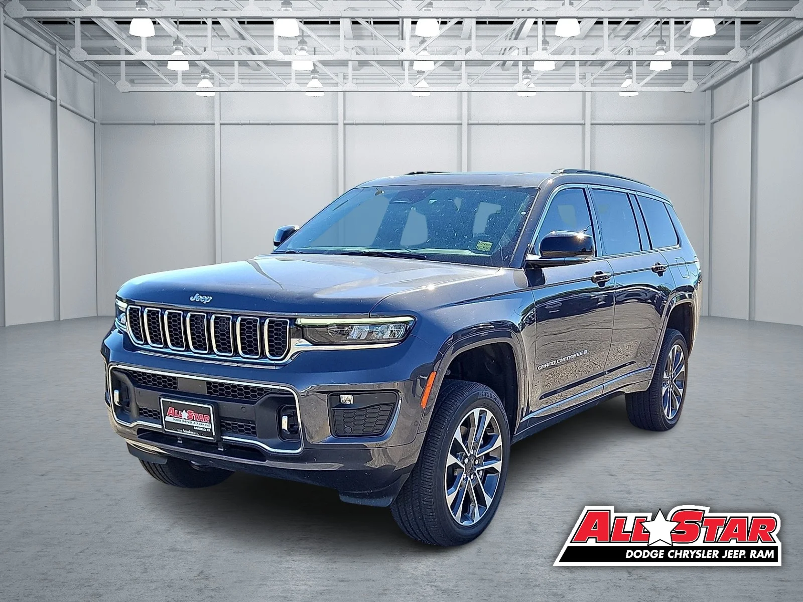 New 2025 Baltic Gray Jeep L OVERLAND 4X4 image 1