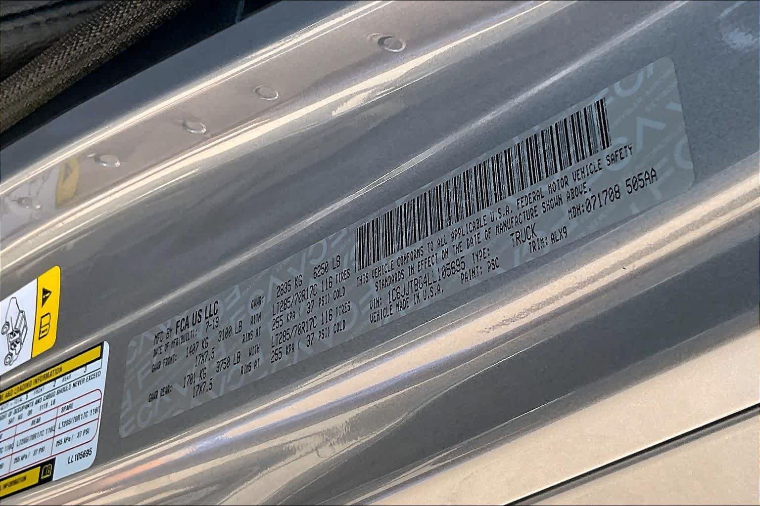 Used 2020 Billet Silver Metallic Clearcoat Jeep Rubicon image 34