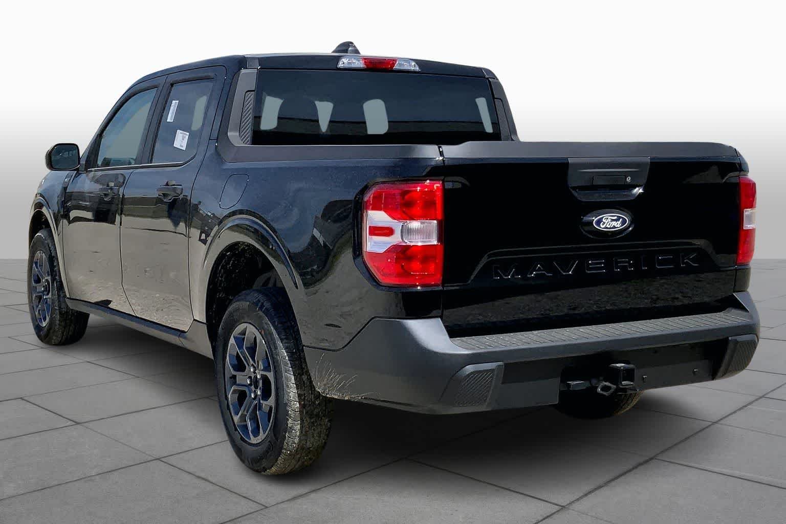 New 2026 Shadow Black Ford XLT image 8