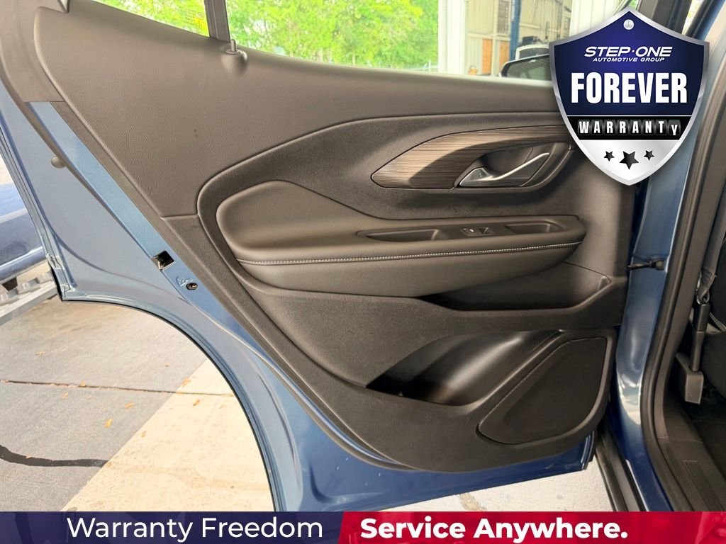 Used 2024 Blue GMC SLT image 28
