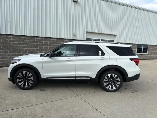 New 2026 Star White Metallic Tri-Coat Ford Platinum™ image 9