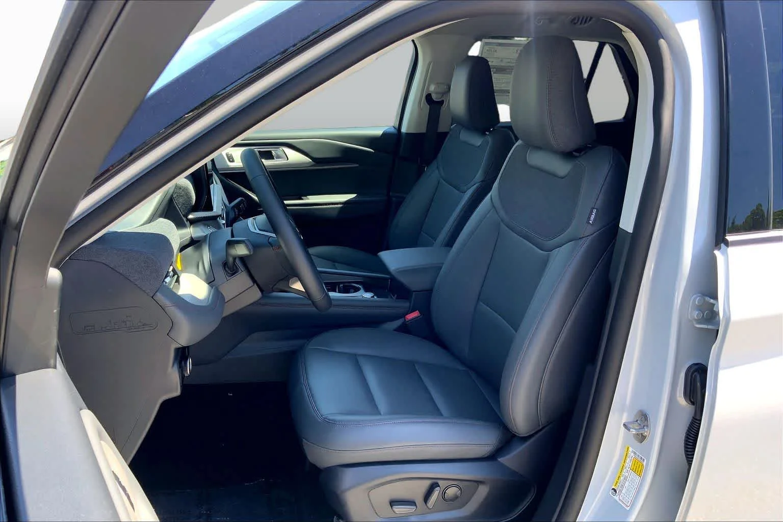 New 2026 Space White Metallic Ford Active image 13