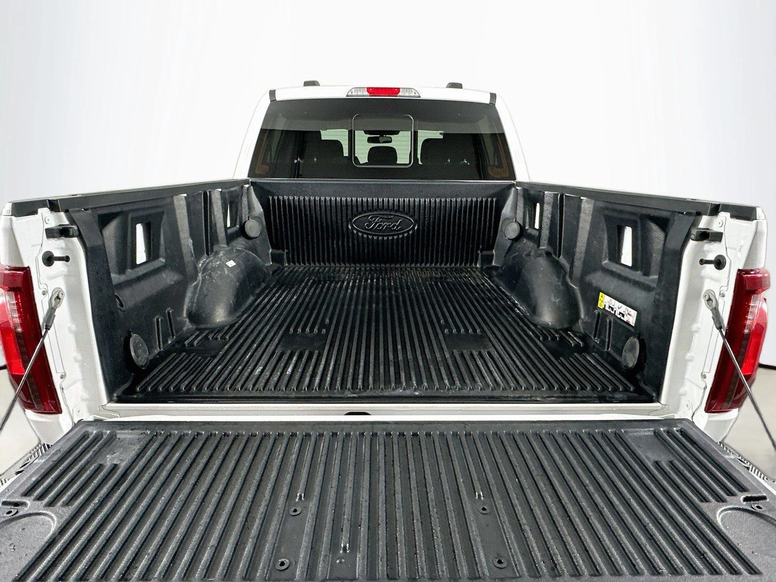 Used 2024 Oxford White Ford XLT image 26