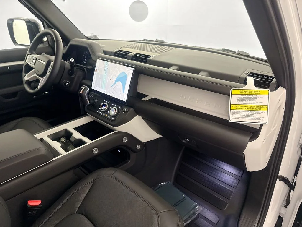 New 2026 Fuji White Land Rover X-Dynamic SE image 29