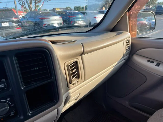 Used 2001  GMC SLE image 21