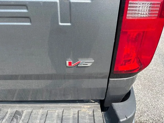 Used 2022 Gray Chevrolet Z71 image 11