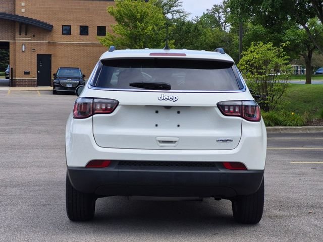 Used 2018 White Jeep Latitude image 7