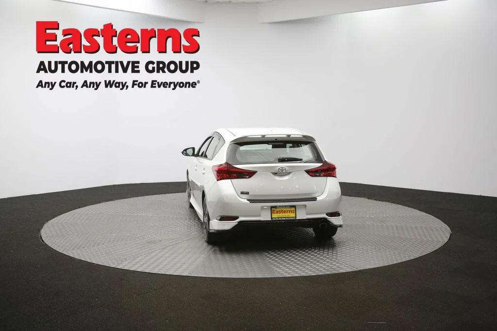 Used 2018 White Toyota Base image 62