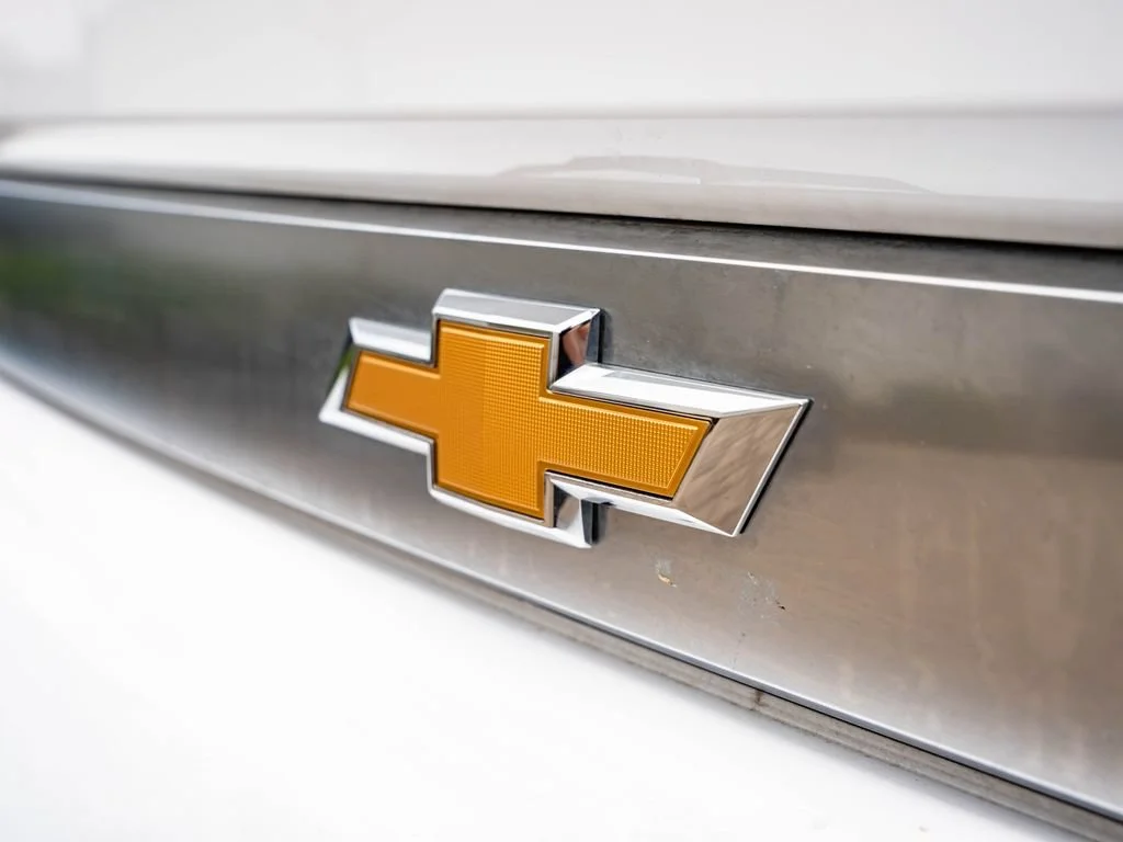 Used 2025 Oyster White Chevrolet 400 image 3
