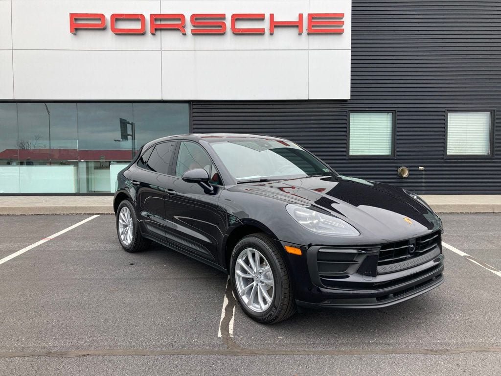 2025 Porsche Macan - Photo 9