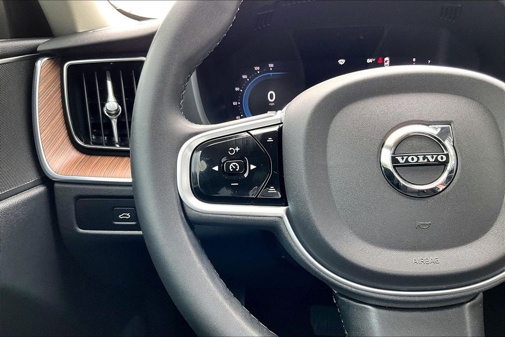2023 Volvo XC60 Plus - Photo 18