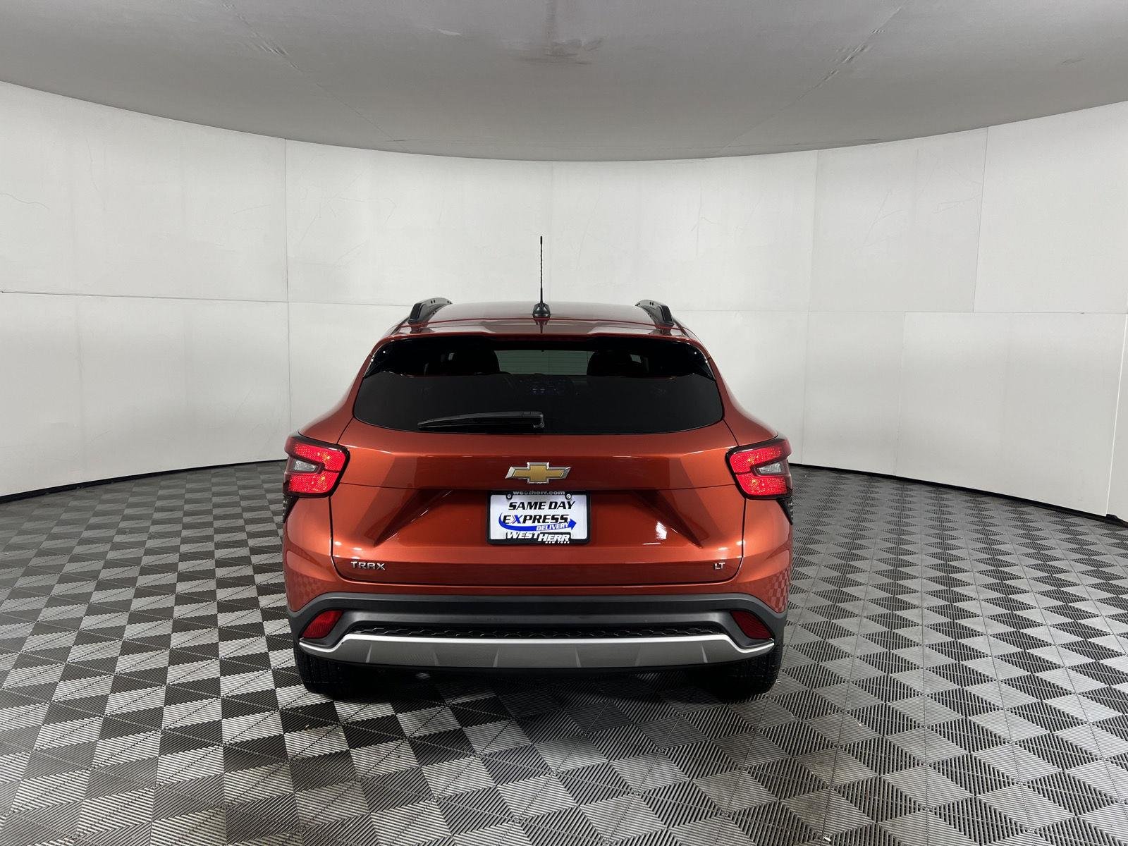 Used 2024 Cayenne Orange Metallic Chevrolet LT image 30