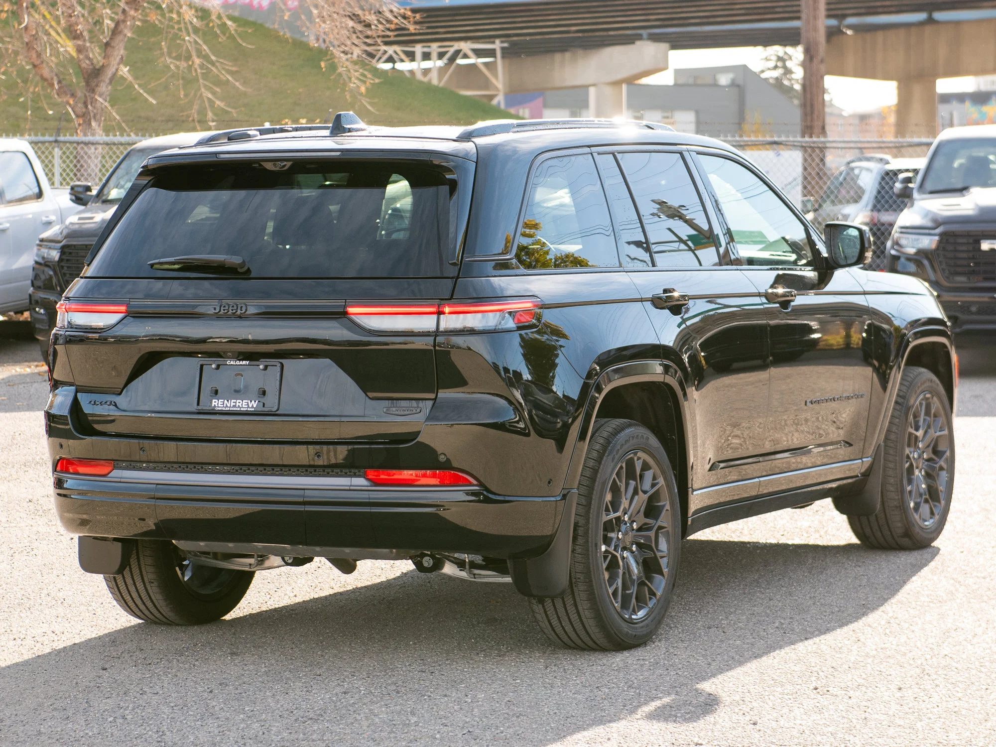 New 2026 Black Jeep Summit* 4x4, Night Vision, Massage Seats, Head-Up Display image 5