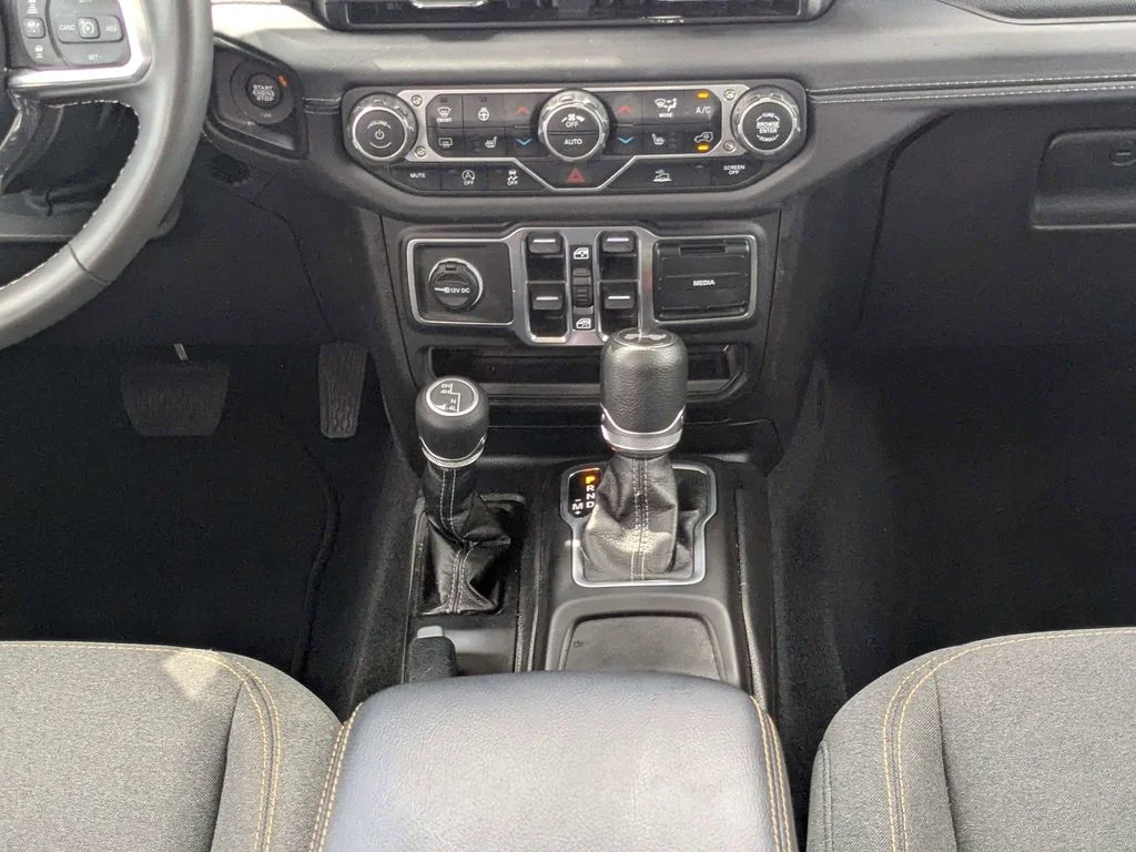 2025 Jeep Wrangler 4-Door Sahara - Photo 16