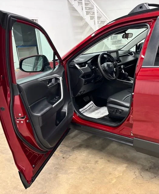 Used 2021 Red Toyota XLE Premium image 21
