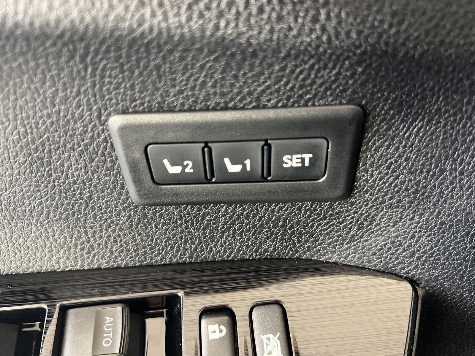 Used 2018 Galactic Aqua Mica Toyota Limited image 14