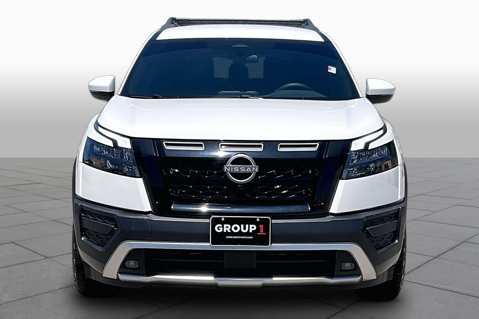Used 2025 Glacier White Nissan Rock Creek image 4