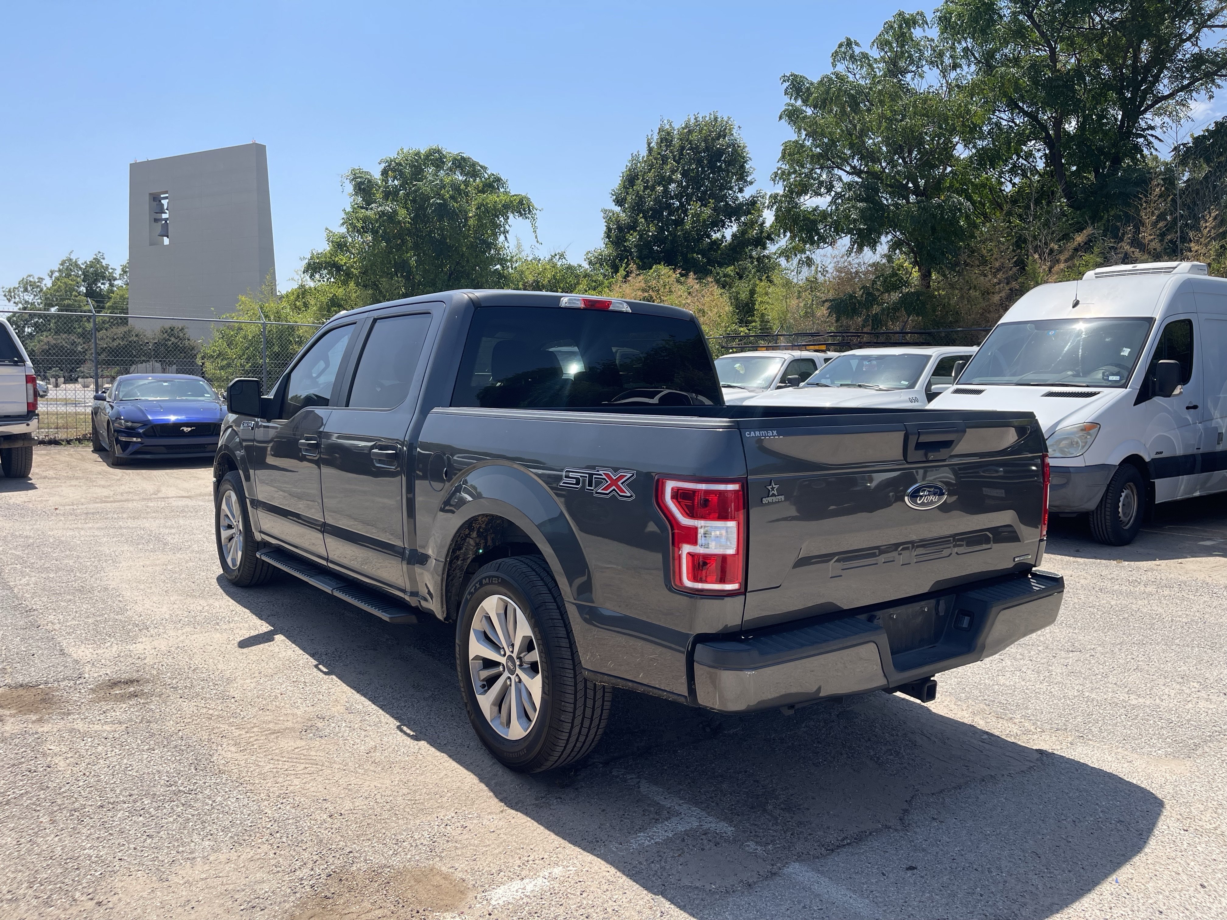 Used 2018 Magnetic Ford XL image 4