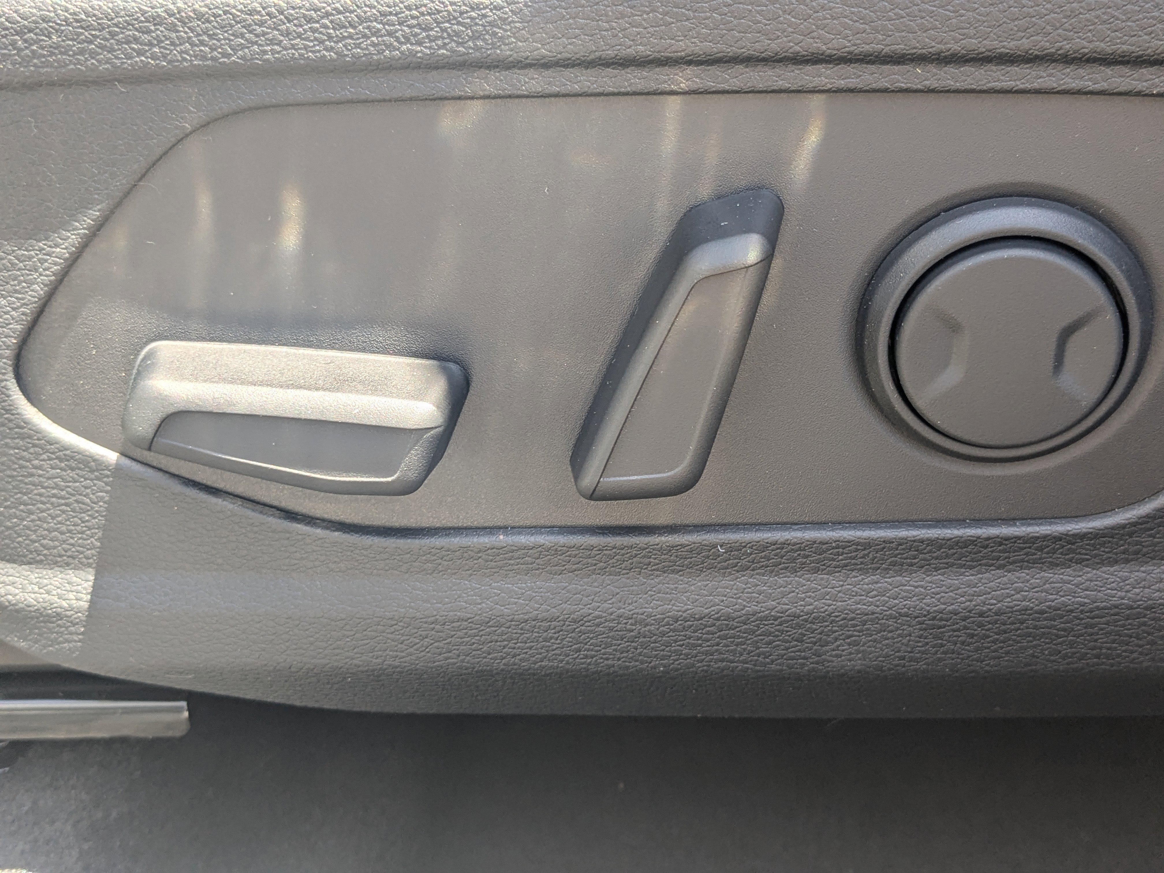New 2026 Snow White Pearl Kia EX image 24