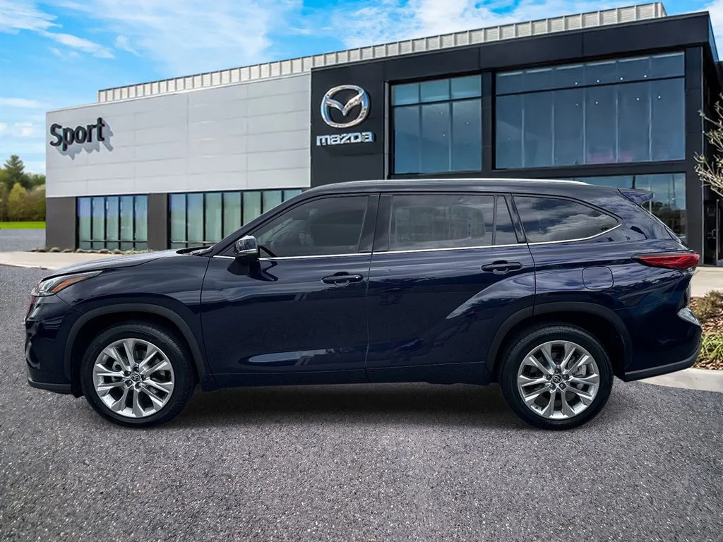 Used 2022  Toyota Limited image 5