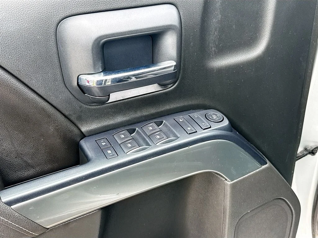 Used 2017 Silver Chevrolet LT image 18