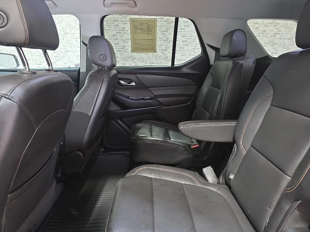 Used 2021 Iridescent Pearl Tricoat Chevrolet LT Leather image 15