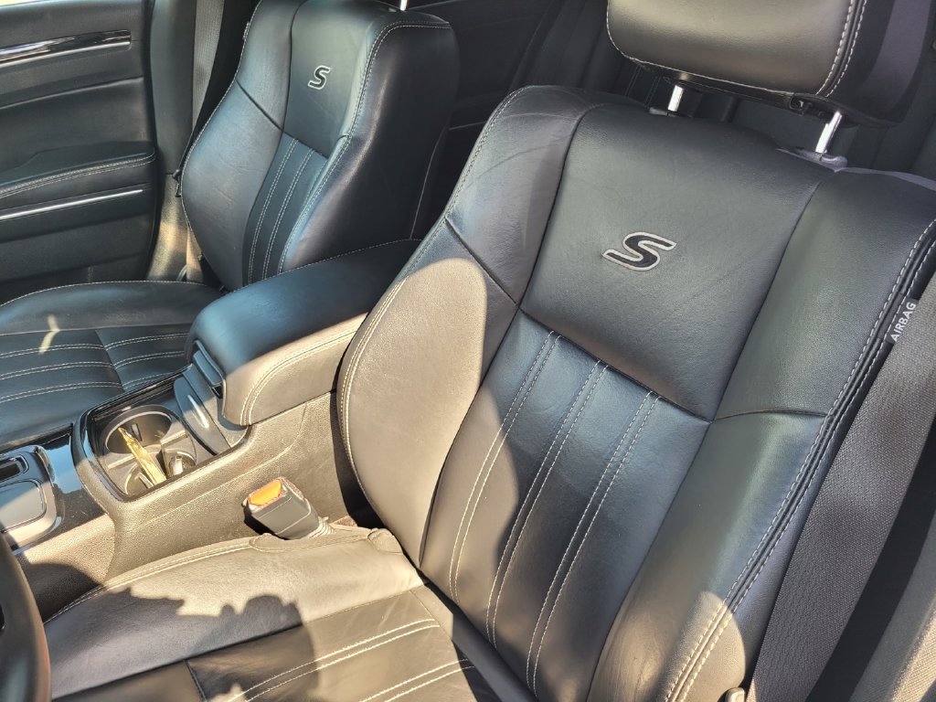 2018 Chrysler 300 S - Photo 15