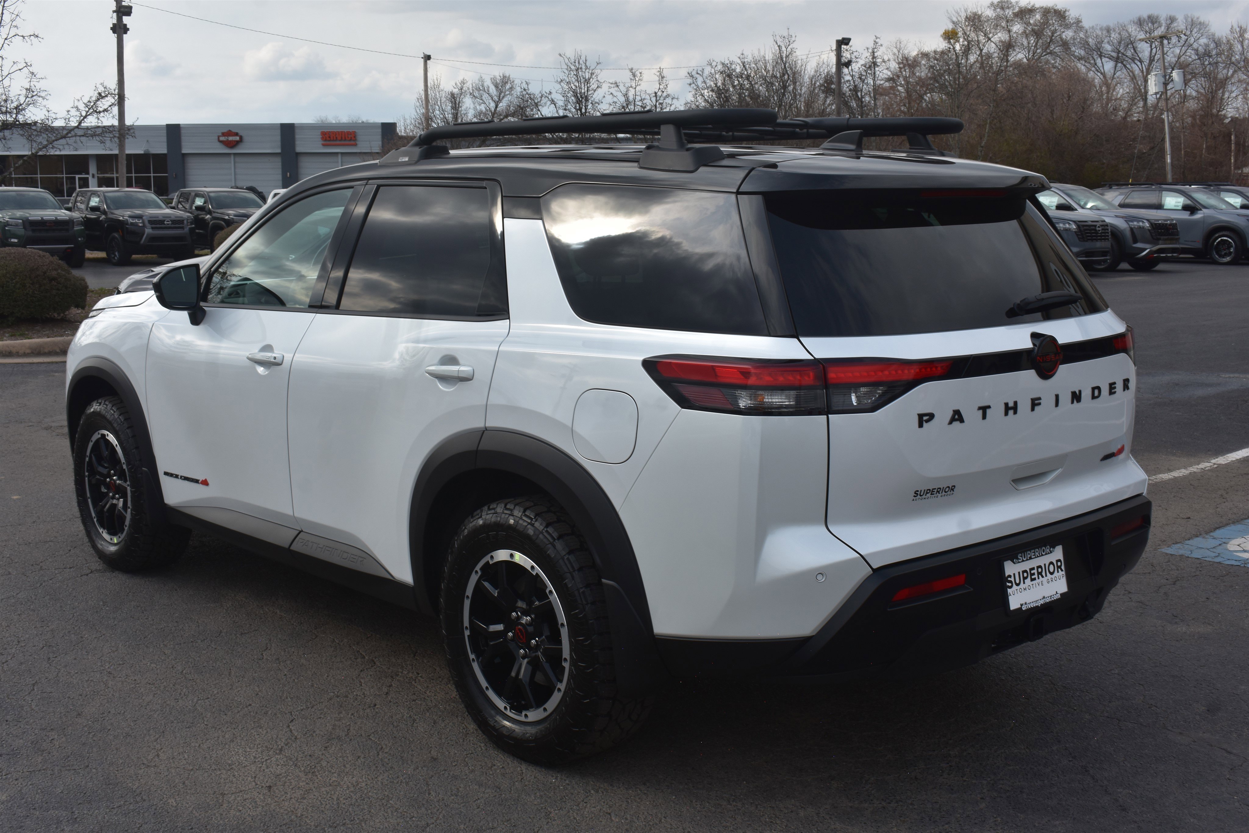 New 2026 Everest White Pearl TriCoat / Super Black Two-tone Nissan Rock Creek® image 8