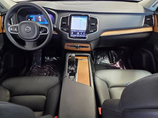 Used 2023  Volvo B6 Plus 6-Seater image 18