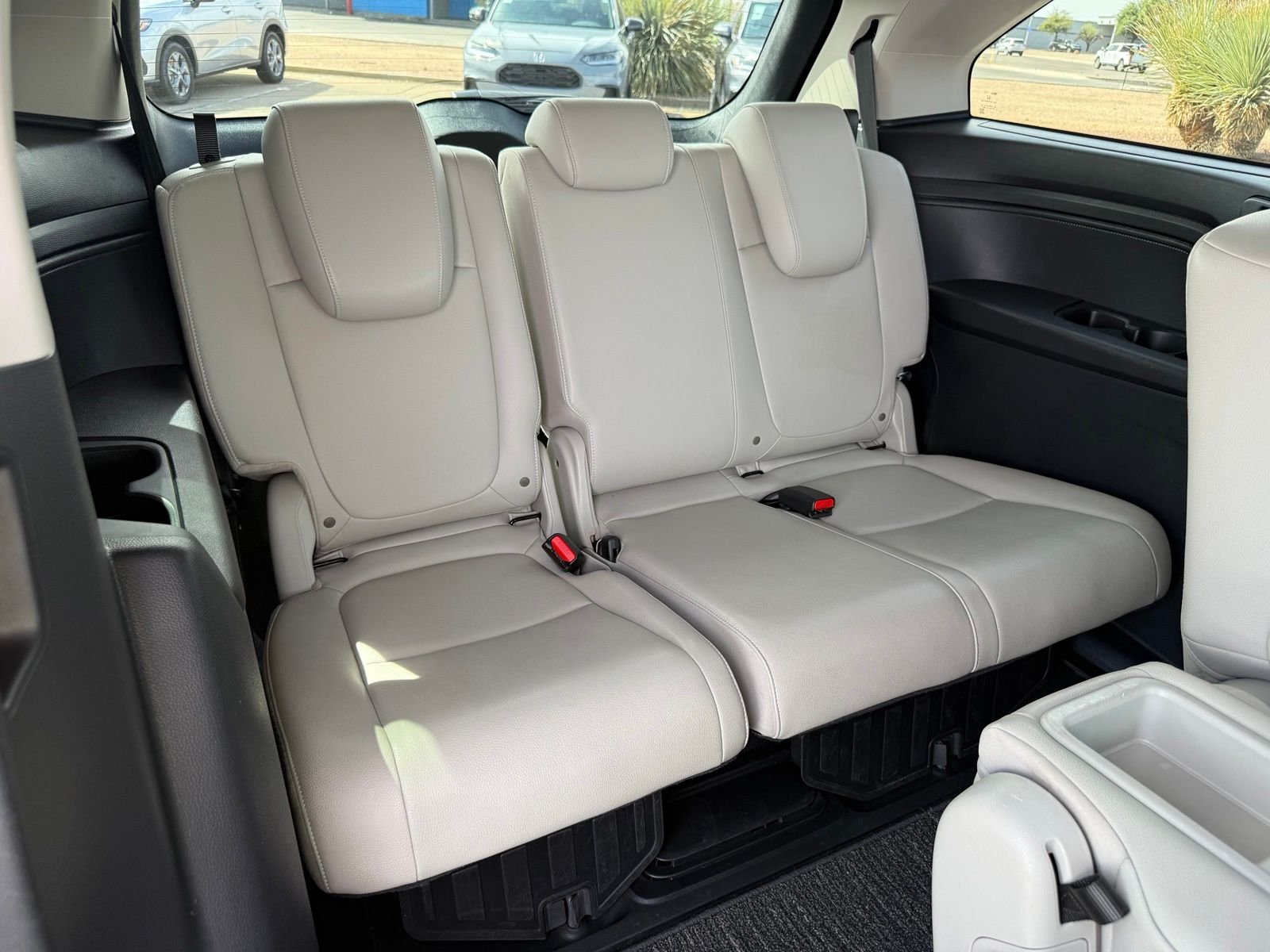 Used 2025 Solar Silver Metallic Honda EX-L image 41