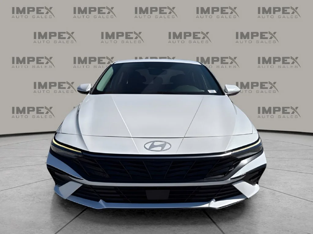 Used 2025 White Hyundai SEL Convenience image 8