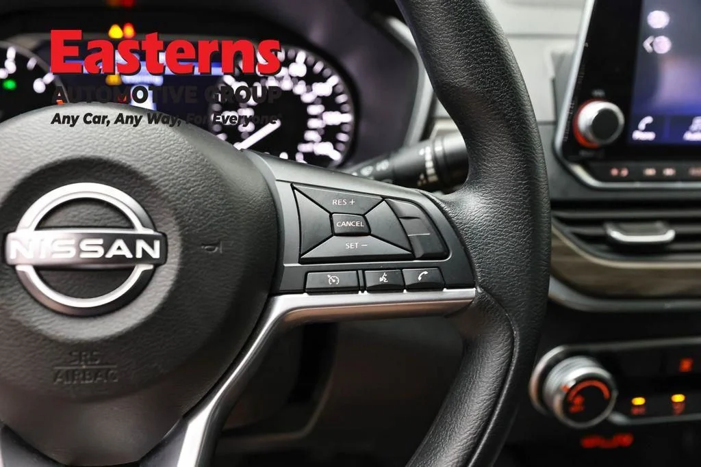 Used 2025 Gray Nissan 2.5 SV image 18