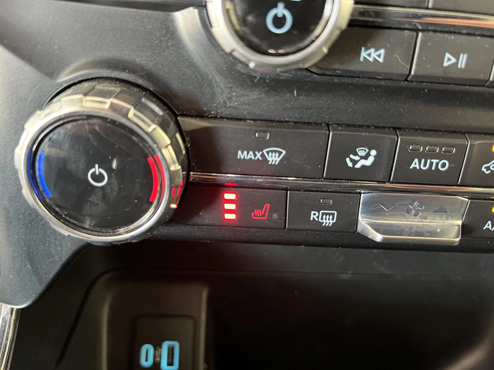 Used 2022  Ford XL image 15