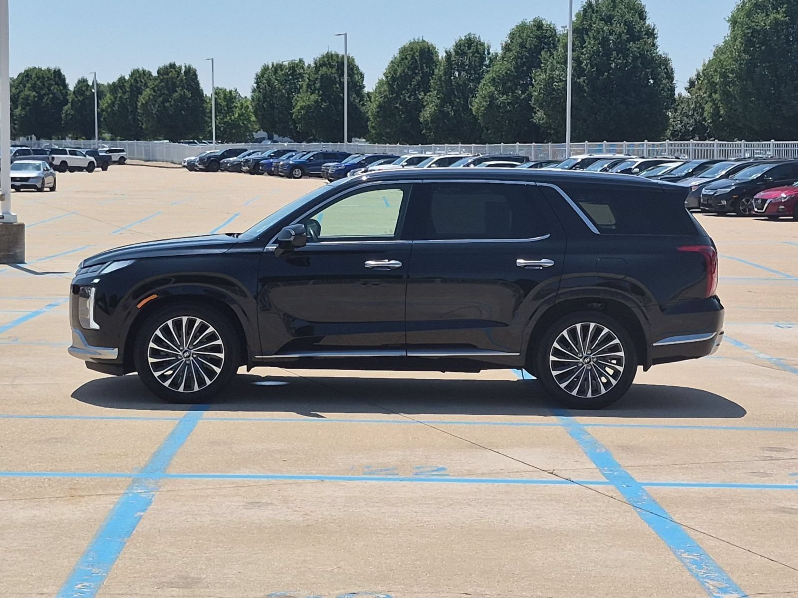 Used 2024 Abyss Black Pearl Hyundai Calligraphy image 9