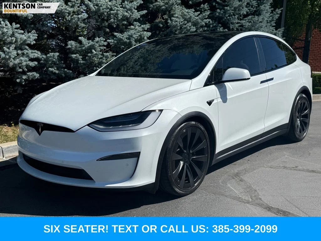 Used 2022 White Tesla Plaid image 3