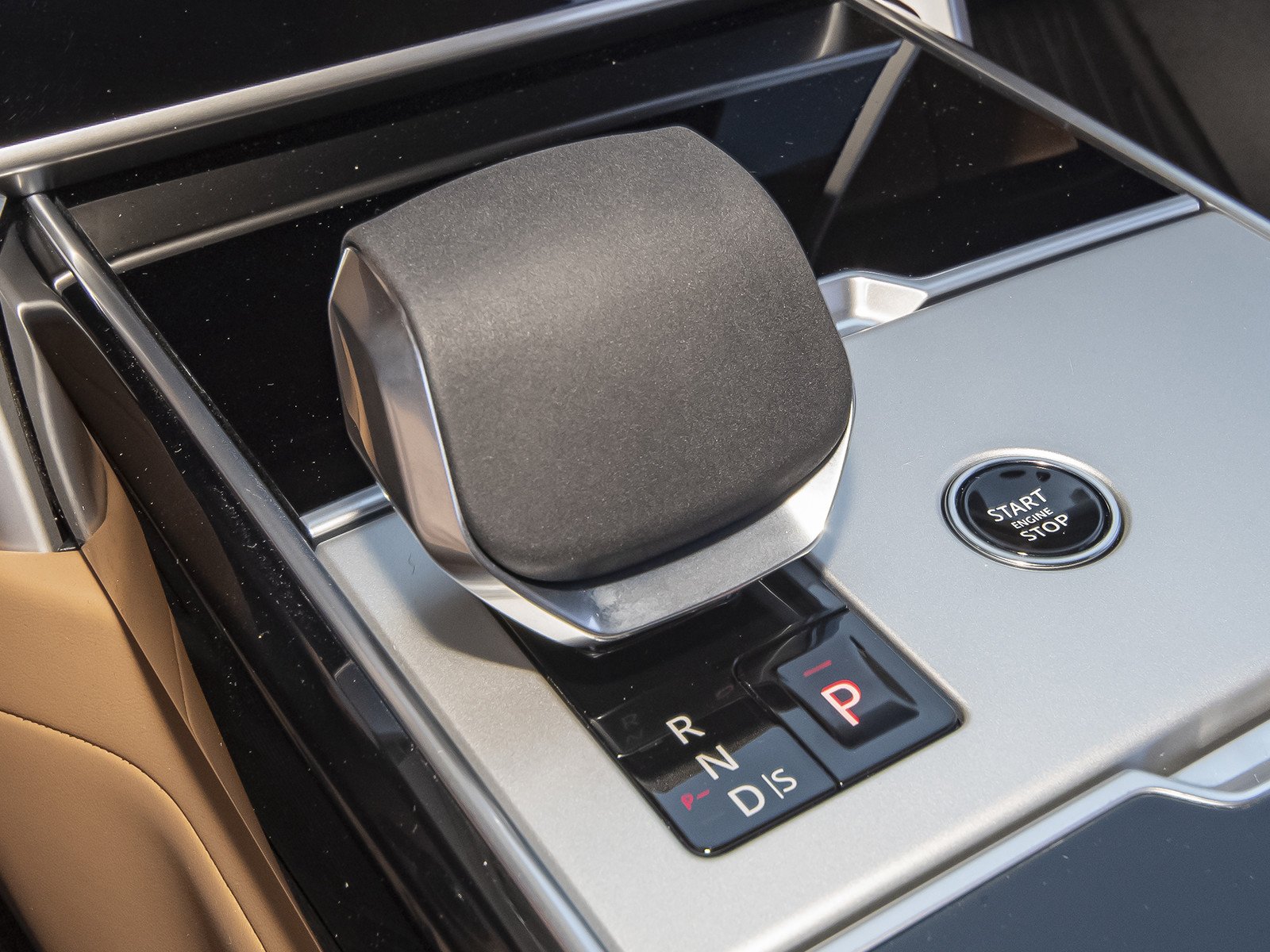 New 2026 Santorini Black Land Rover SE image 27