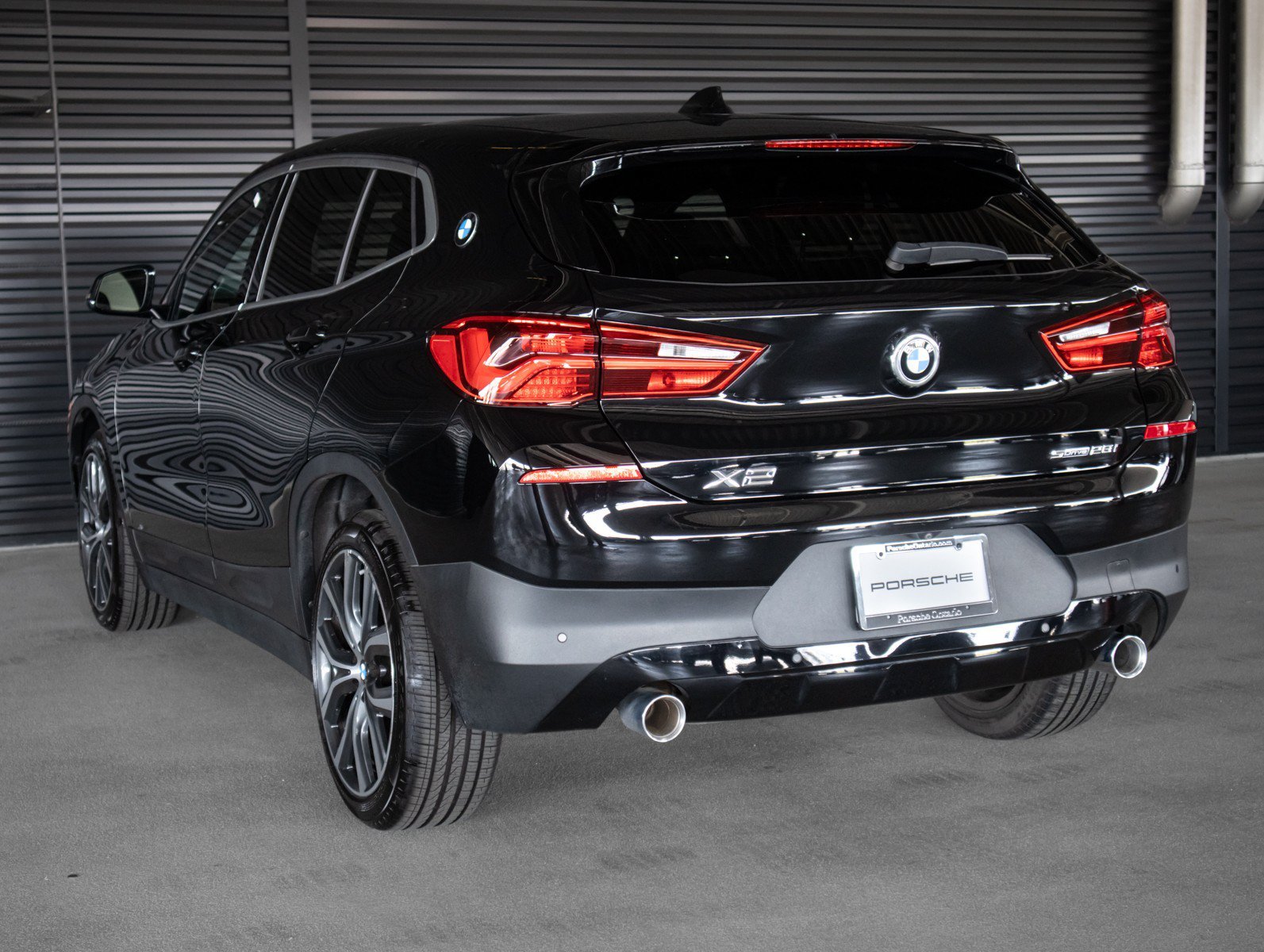Used 2020 Jet Black BMW sDrive28i image 2