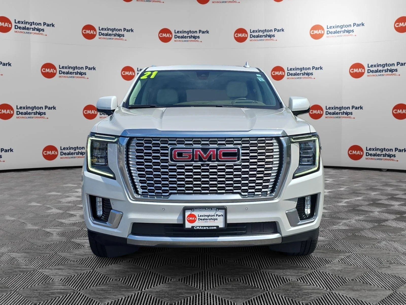 Used 2021 White Frost Tricoat GMC Denali image 2