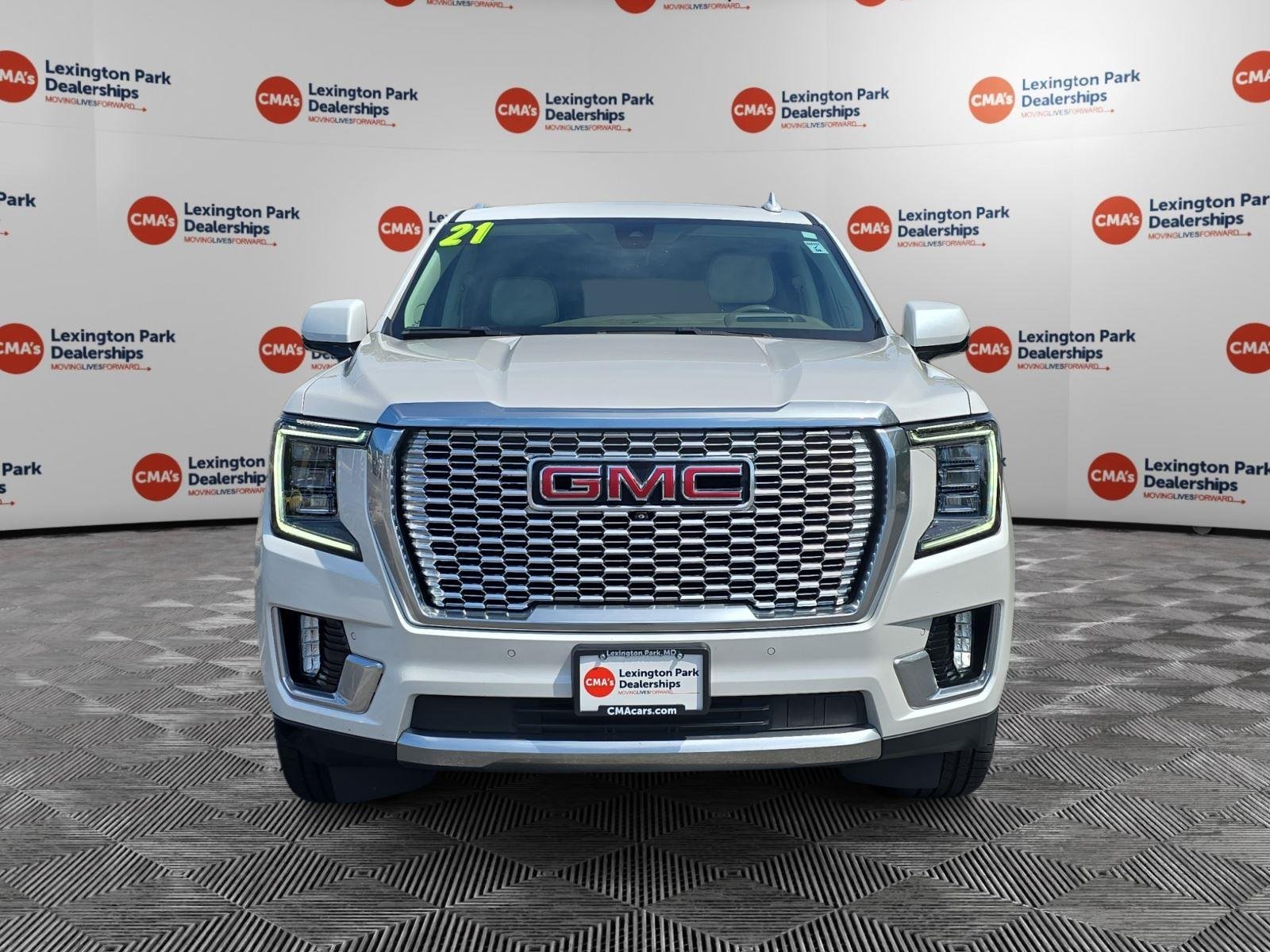 Used 2021 White Frost Tricoat GMC Denali image 2