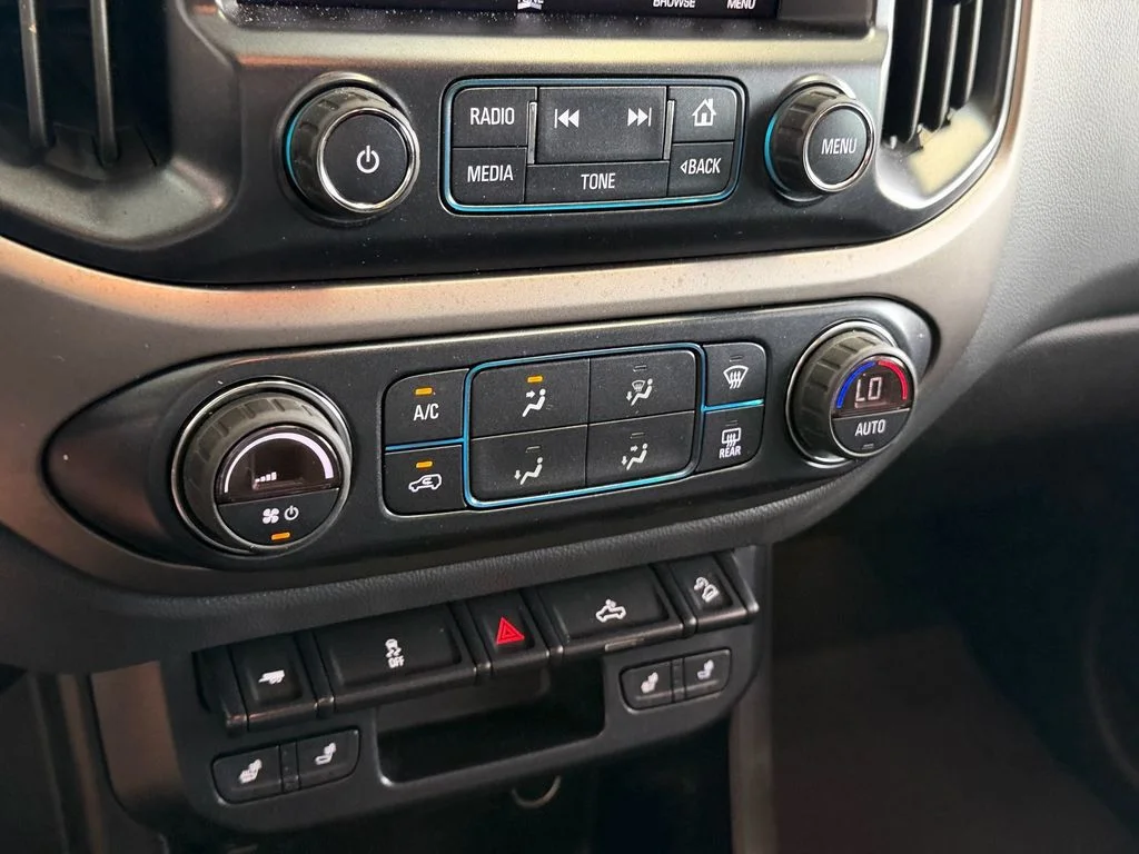 Used 2018 Black Chevrolet Z71 image 19
